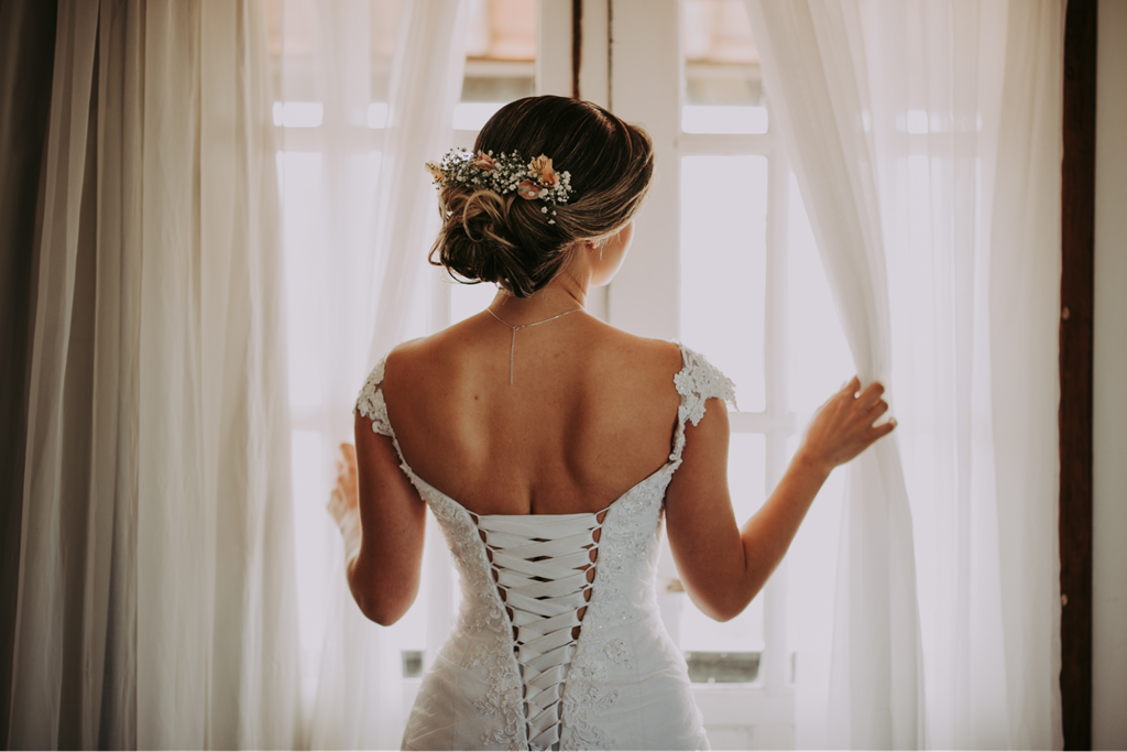 Hairstyles for Strapless Wedding Dresses